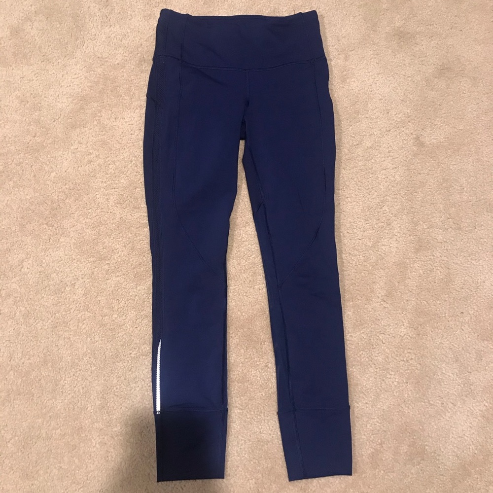 Lululemon size 4 navy workout leggings!